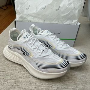 Apl womens streamlines